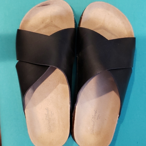 Sandles - Picture 2 of 3